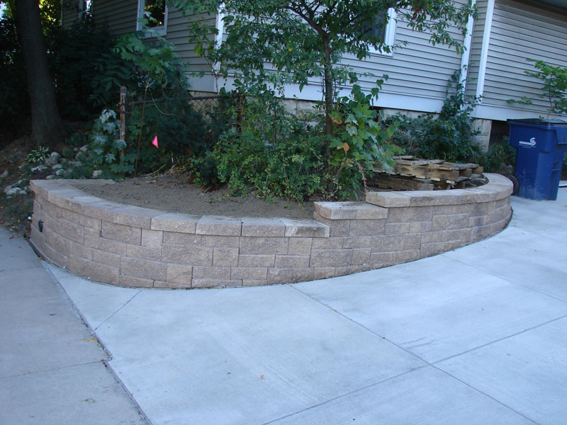 retaining wall decorative project in milwaukee
